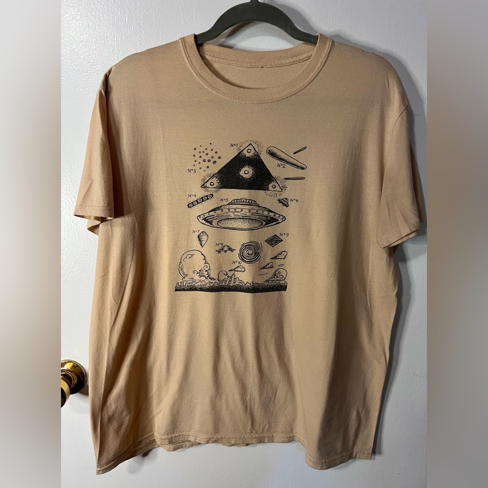 Graphic Tan UFO / Alien T-Shirt Unisex L
